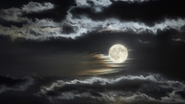 desktop-moon-and-clouds-pictures-dowload